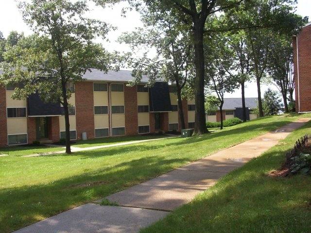 1927 Queenswood Dr, York, PA 17403
