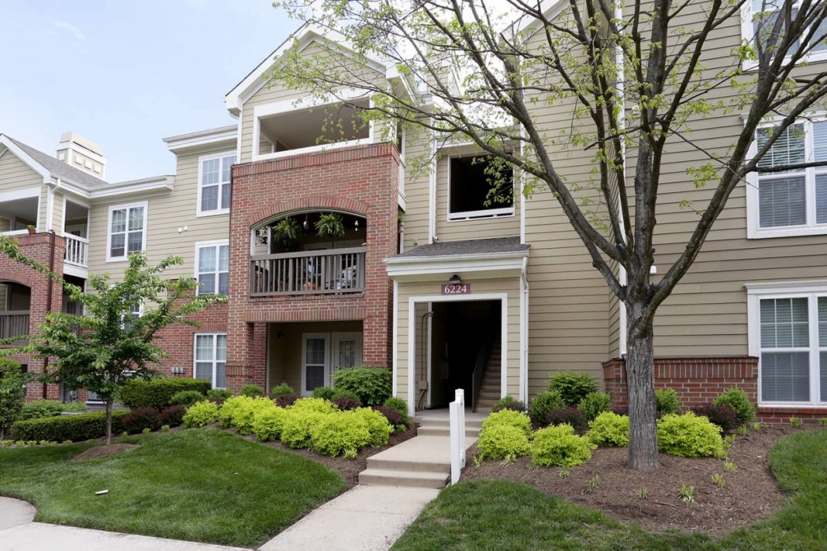 Apartment for rent at Lakeside, 6221 Summer Pond Dr, Centreville, VA 20121