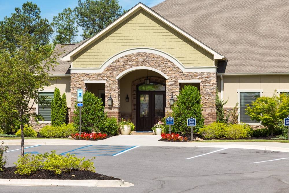 Apartment for rent at The Oxmoor, 2850 Venice Rd SW, Birmingham, AL 35211