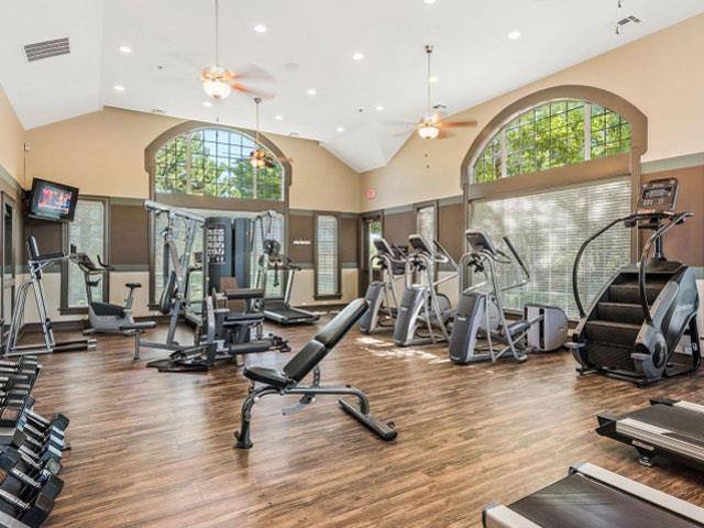 Apartment for rent at Cambridge Square, 10701 Ash St, Leawood, KS 66211