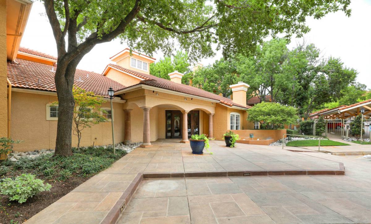 Apartment for rent at Rancho Mirage, 1200 Hidden Ridge, Irving, TX 75038