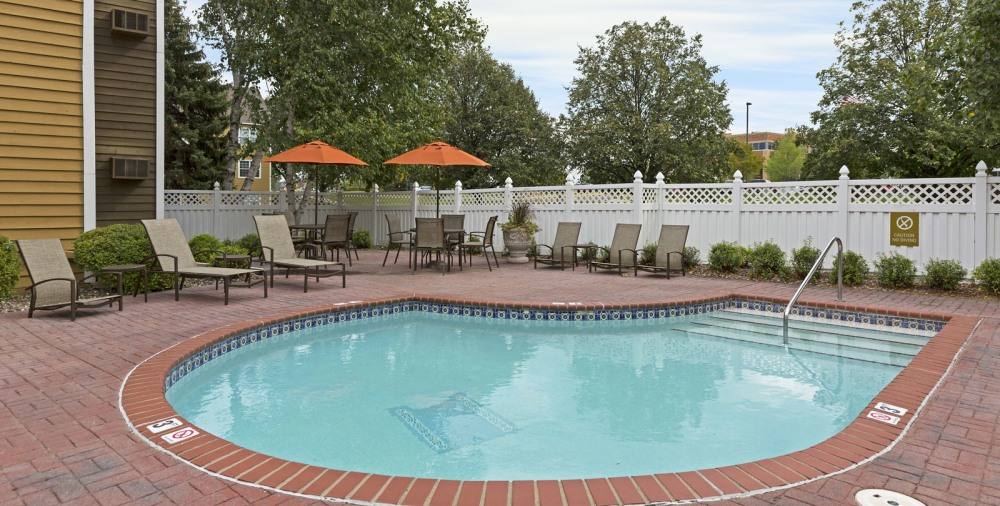 Apartment for rent at Mallard Creek, 8350 Golden Valley Rd, Minneapolis, MN 55427