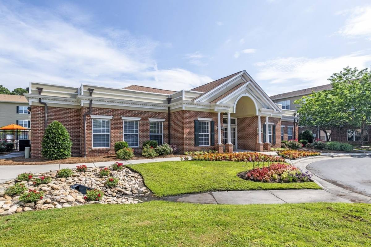Apartment for rent at Woodland Crossing, 2590 Woodland Ave, New Bern, NC 28562