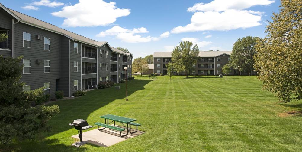 Apartment for rent at Evans Meadows, 341 Evans Ave NW, Elk River, MN 55330