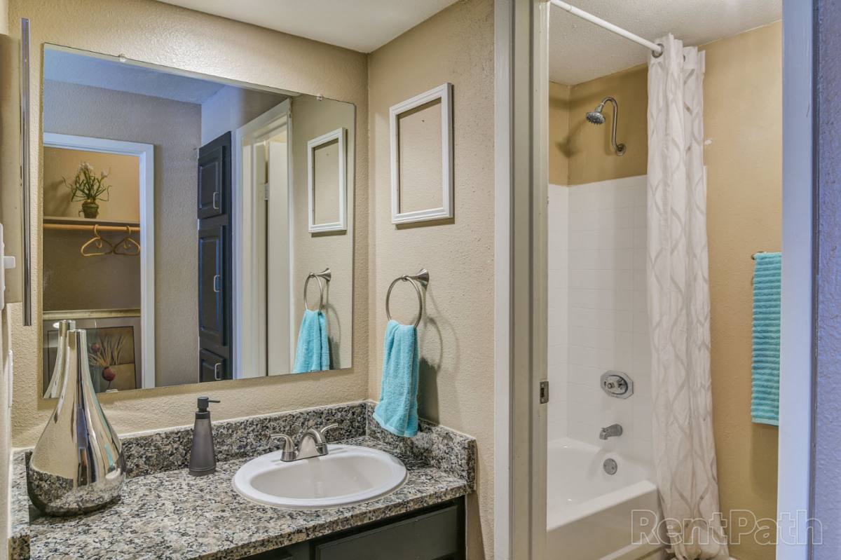 Apartment for rent at Heritage at Valley Ranch, 9805 N Macarthur Blvd, Irving, TX 75063