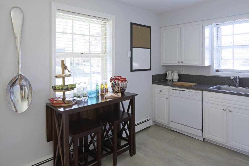 Apartment for rent at Southpoint, 25 Weaver Dr, Massapequa, NY 11758