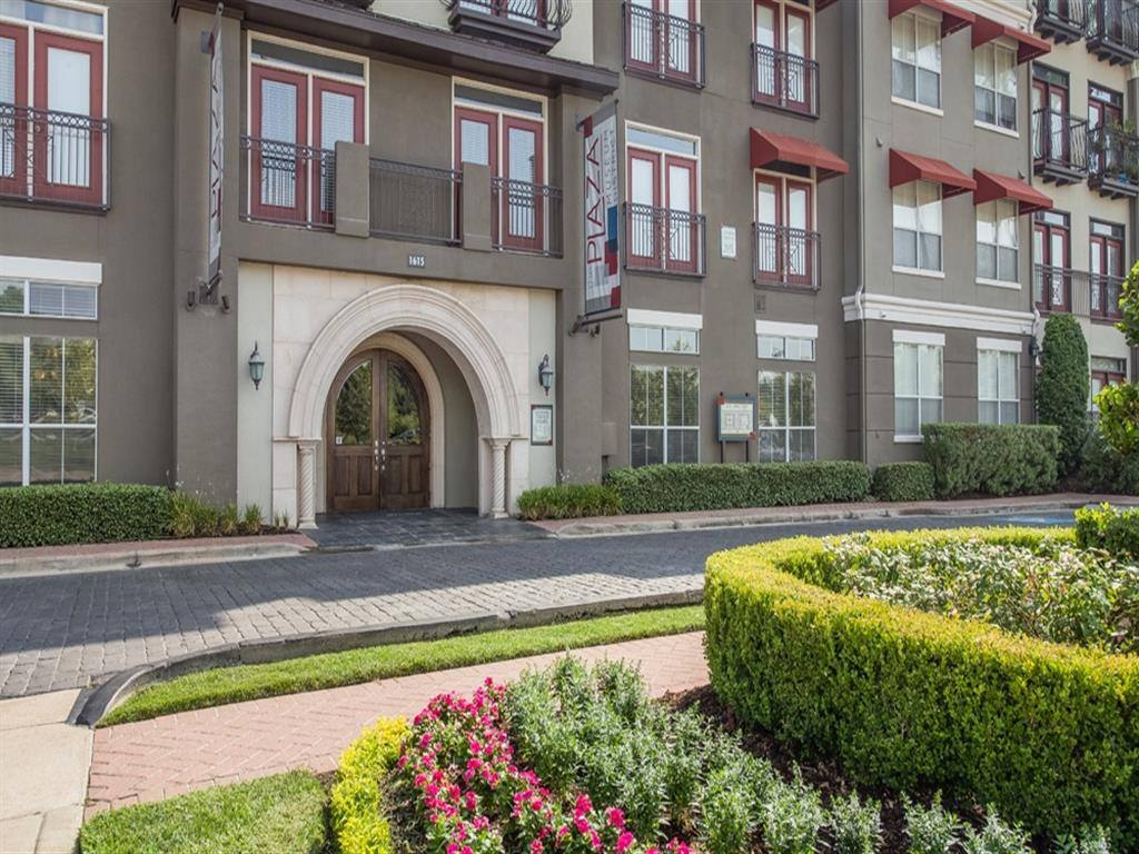 Apartment for rent at The Plaza Museum District, 1615 Hermann Dr, Houston, TX 77004