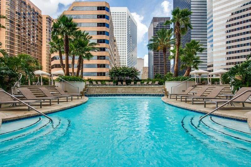 Apartment for rent at One Park Place, 1400 McKinney St, Houston, TX 77010