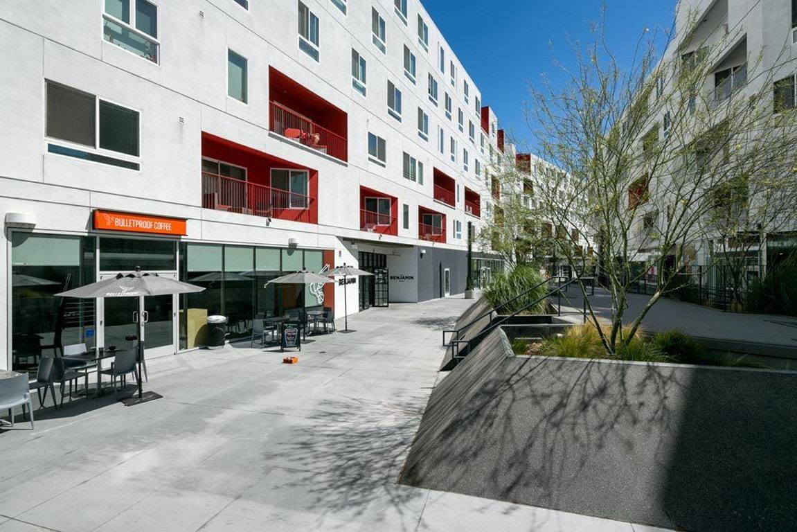 Apartment for rent at One Santa Fe, 300 S Santa Fe Ave, Los Angeles, CA 90013