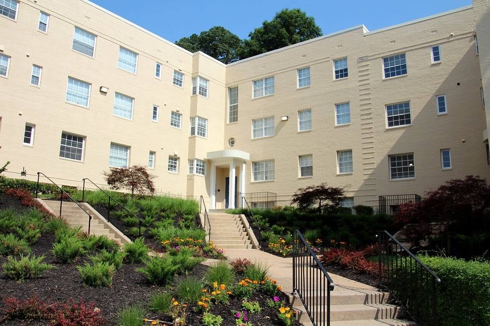 Apartment for rent at Woodbury Park, 2306 11th St N, Arlington, VA 22201