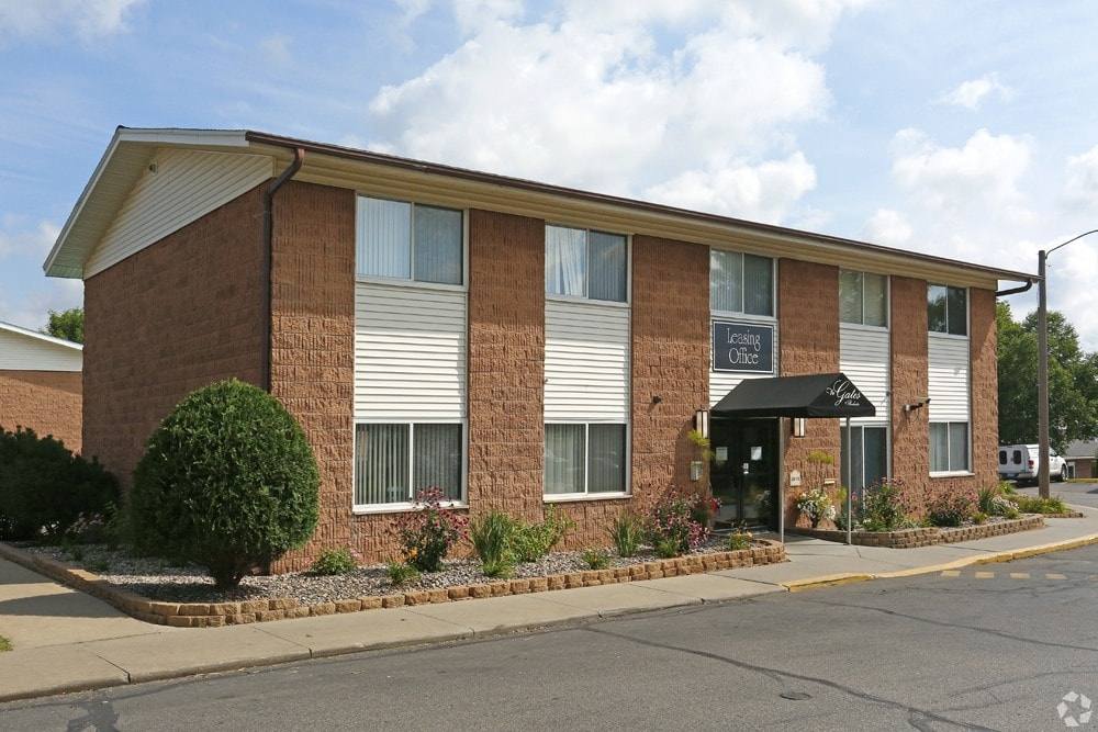 Townhouse for rent at Gates of Rochester, 2015 41st St NW, Rochester, MN 55901