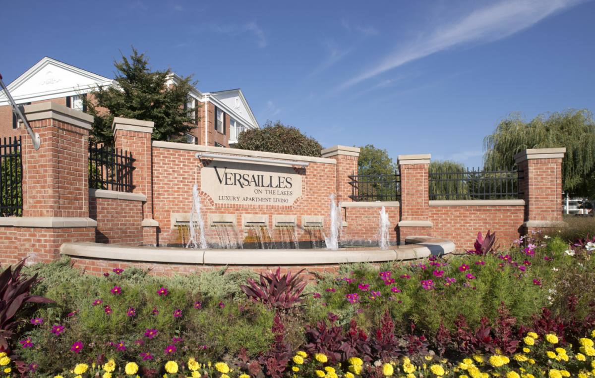 Apartment for rent at Versailles on the Lakes Oakbrook, 17W720 Butterfield Rd, Villa Park, IL 60181