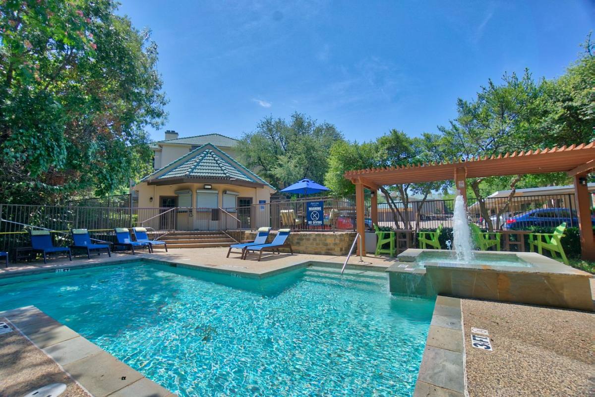 Apartment for rent at Elmsgate at Cliffside, 1635 Jefferson Cliffs Way, Arlington, TX 76006