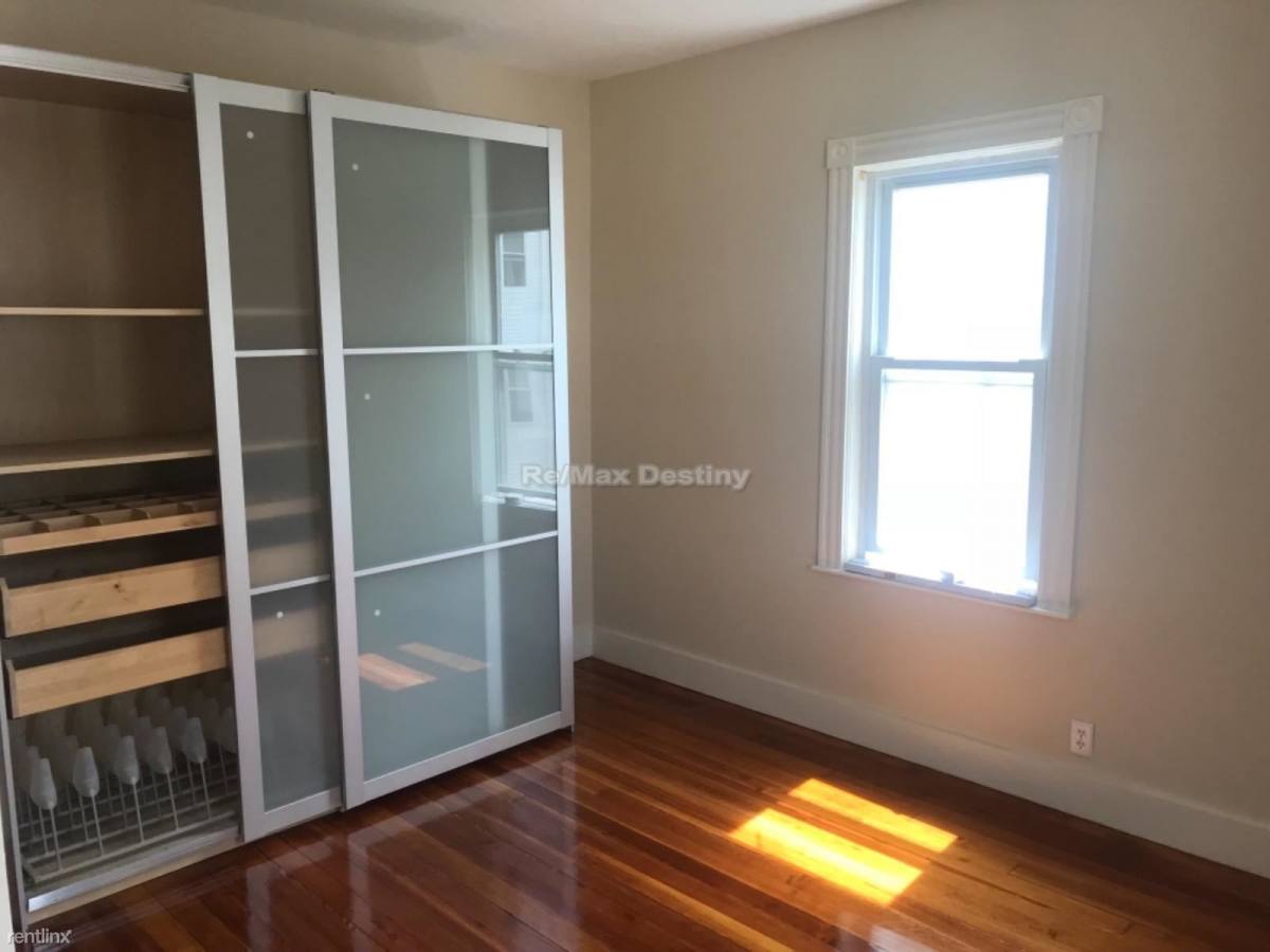 34 Russell Rd, Somerville, MA 02144