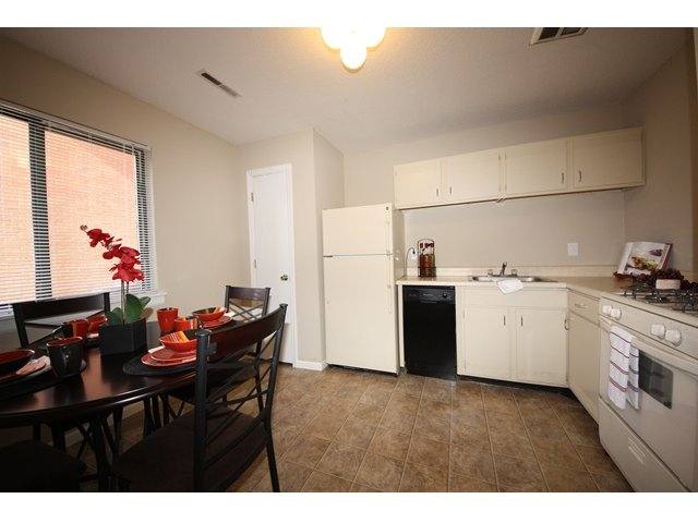 Apartment for rent at Courtyard, 2012 W Ash St, Columbia, MO 65203