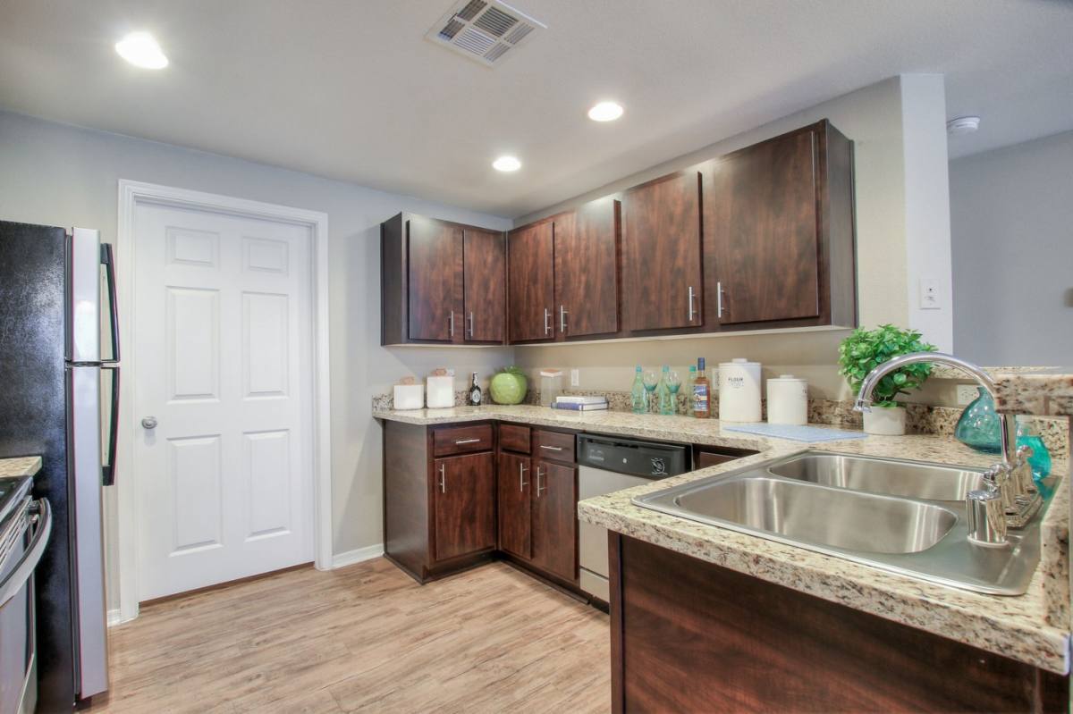 Apartment for rent at Avery on the Green, 125 S Alma School Rd, Chandler, AZ 85225