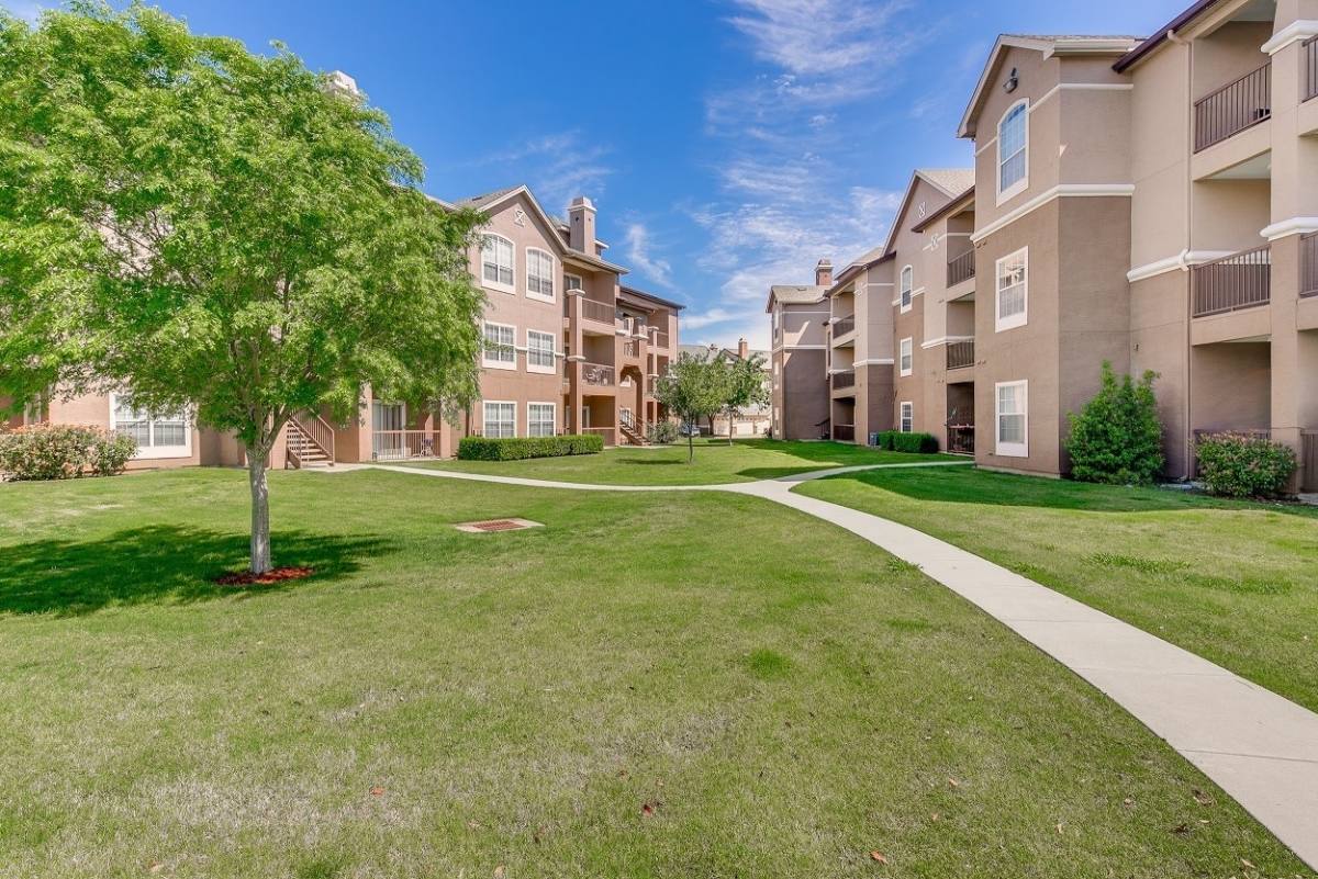 Apartment for rent at The View at Lakeside, 901 Lakeside Circle, Lewisville, TX 75057