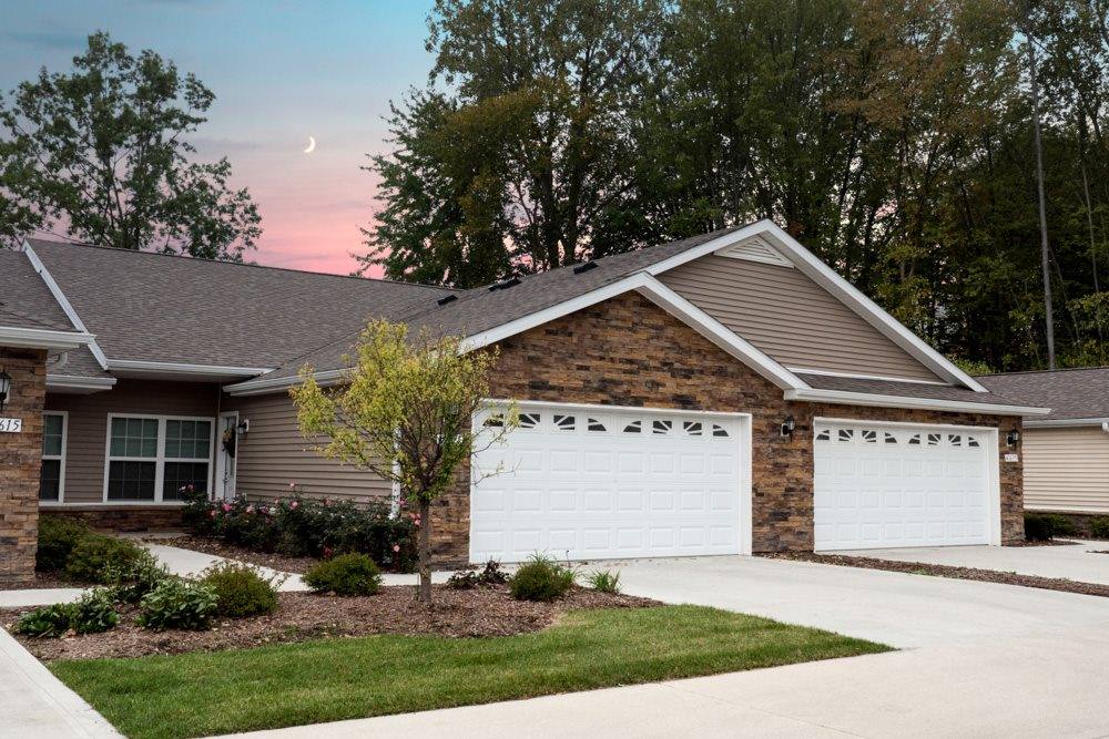 Apartment for rent at Redwood Grimes, 820 SW Prescott Lane, Grimes, IA 50111