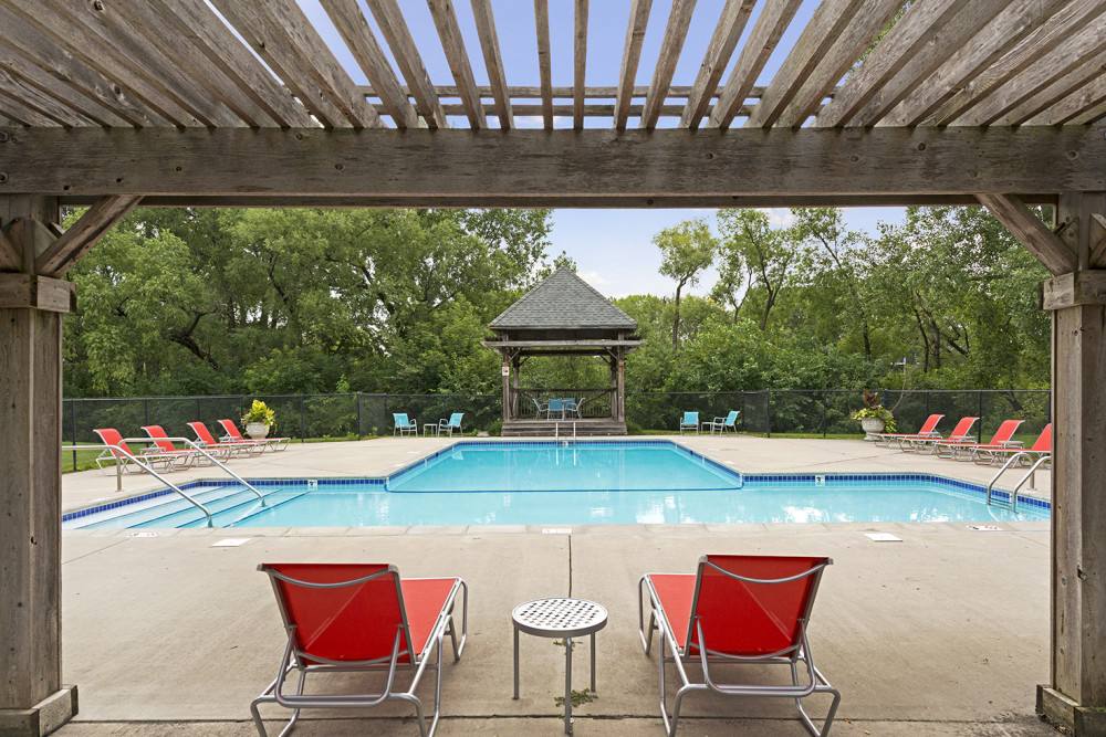 Apartment for rent at Willow Pond, 11751 W River Hills Dr, Burnsville, MN 55337
