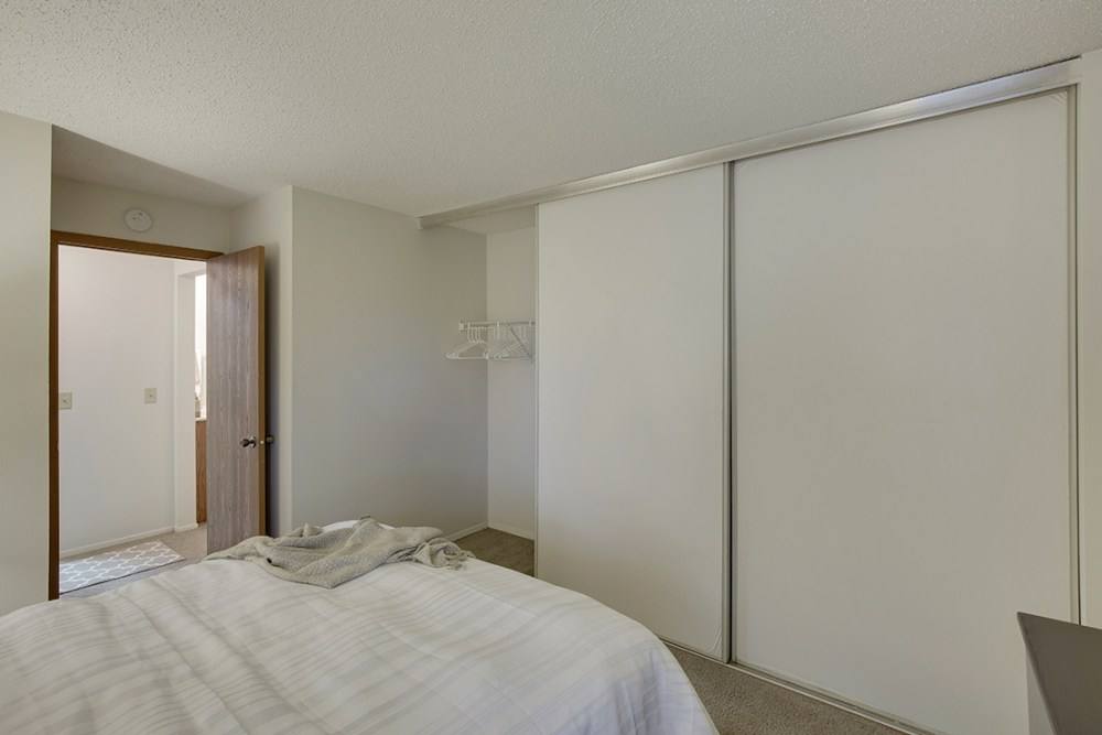 Apartment for rent at Willow Pond, 11751 W River Hills Dr, Burnsville, MN 55337