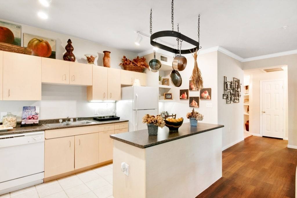Apartment for rent at Grand Estates at Kessler Park, 1520 N Beckley Ave, Dallas, TX 75203