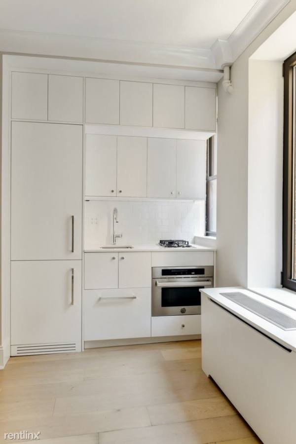 220 W 24th St #2Q, New York, NY 10011