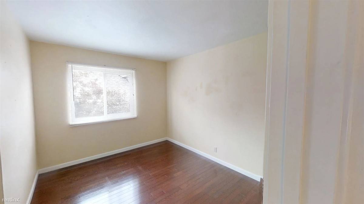 2533 Hillegass Ave #302, Berkeley, CA 94704