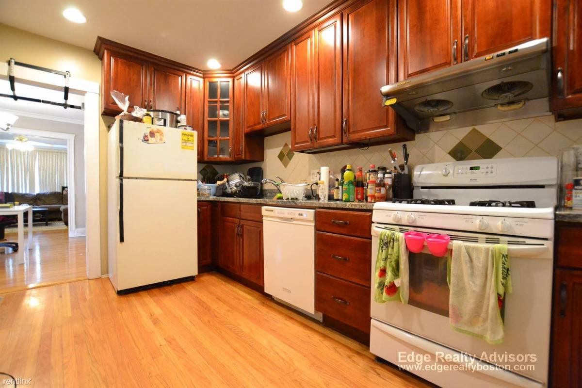 15 Greycliff Rd, Brighton, MA 02135