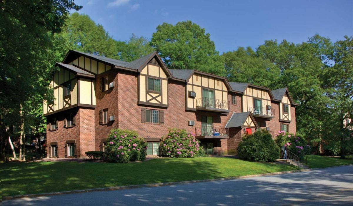 Apartment for rent at Royal Crest Estates North Andover, 50 Royal Crest Dr, North Andover, MA 01845