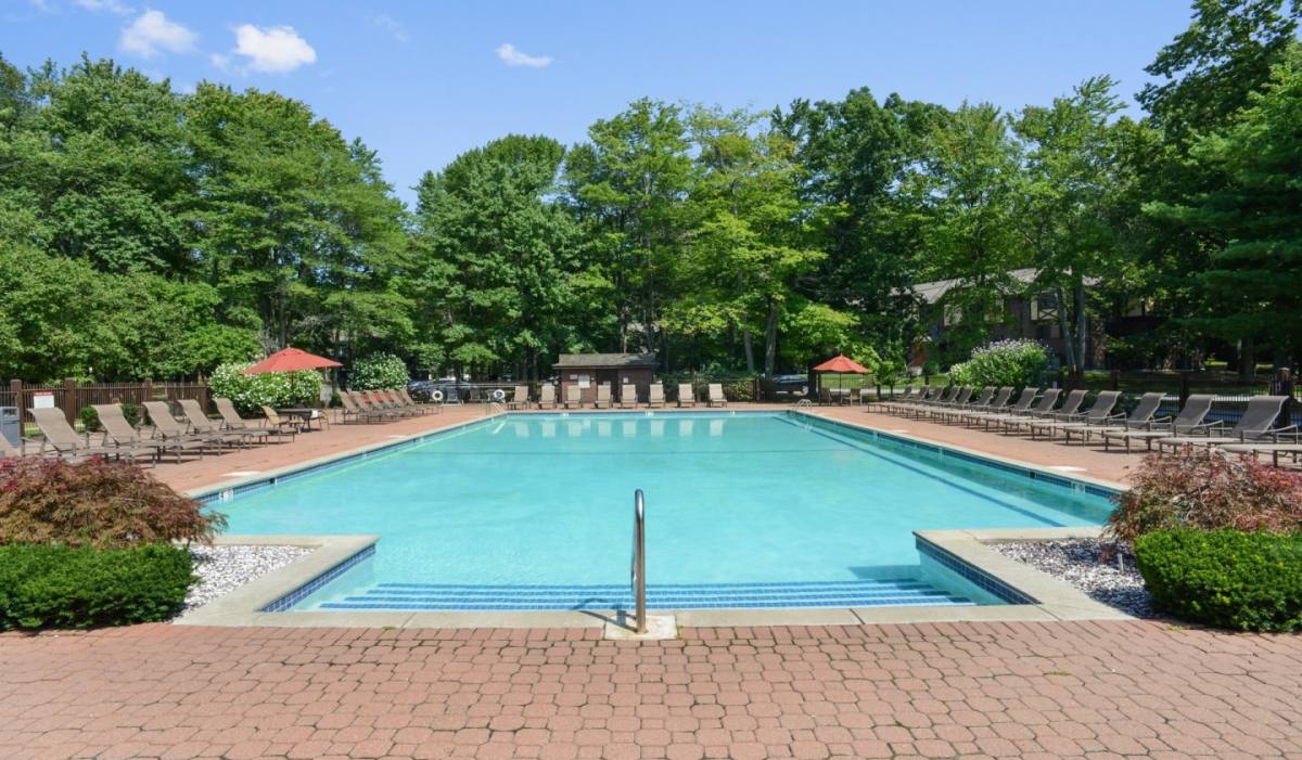 Apartment for rent at Royal Crest Estates North Andover, 50 Royal Crest Dr, North Andover, MA 01845