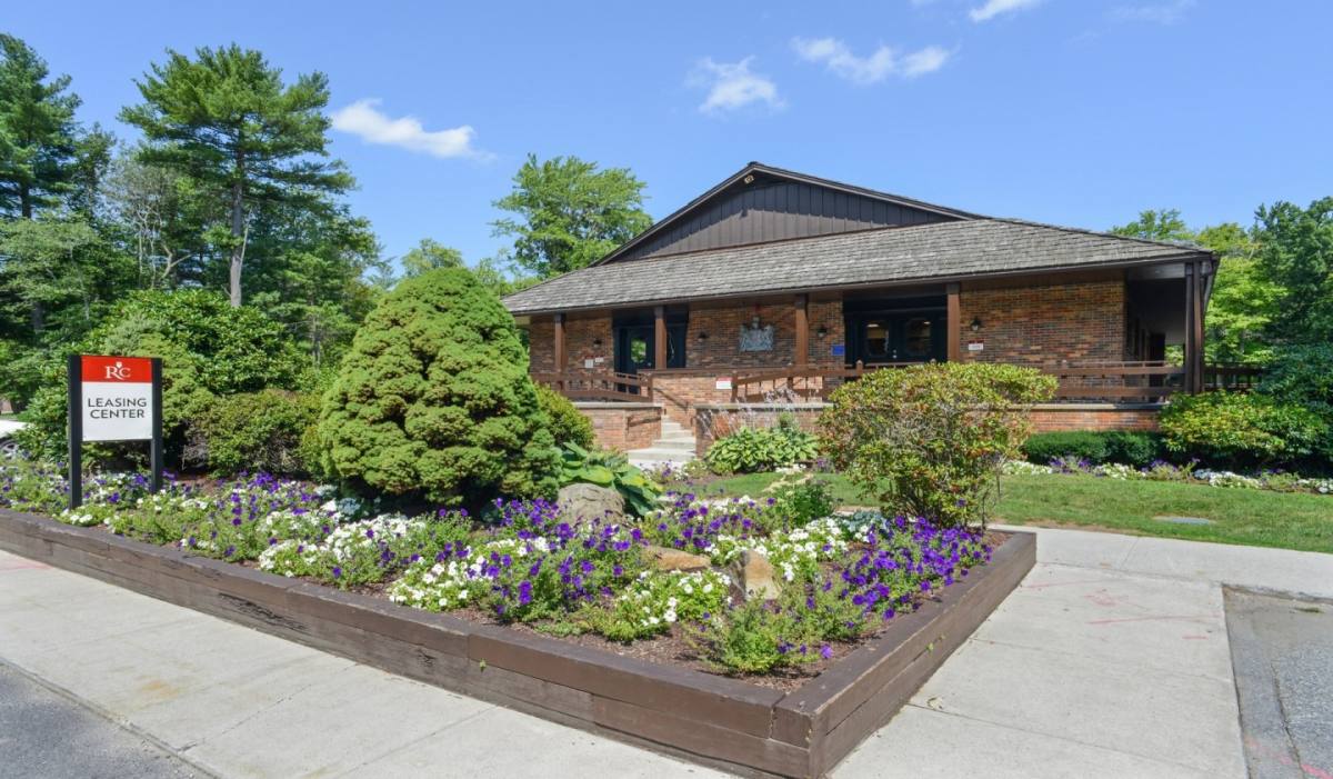 Apartment for rent at Royal Crest Estates North Andover, 50 Royal Crest Dr, North Andover, MA 01845