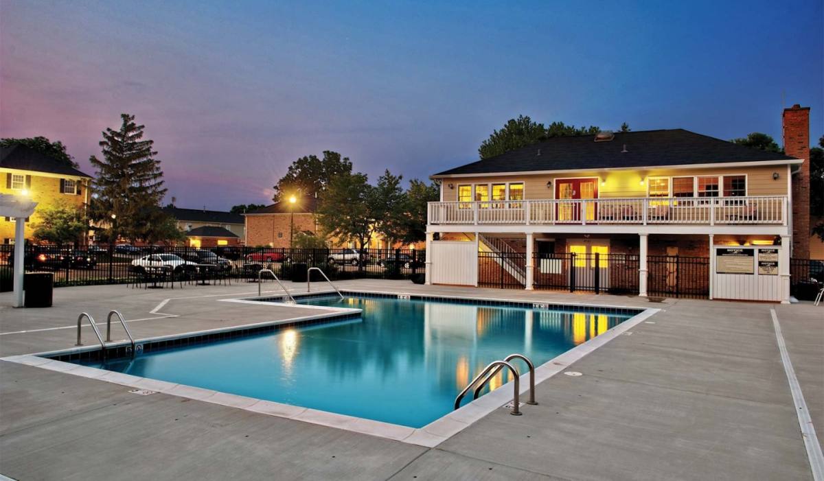 Apartment for rent at Willow Bend, 2850 Southampton Dr, Rolling Meadows, IL 60008