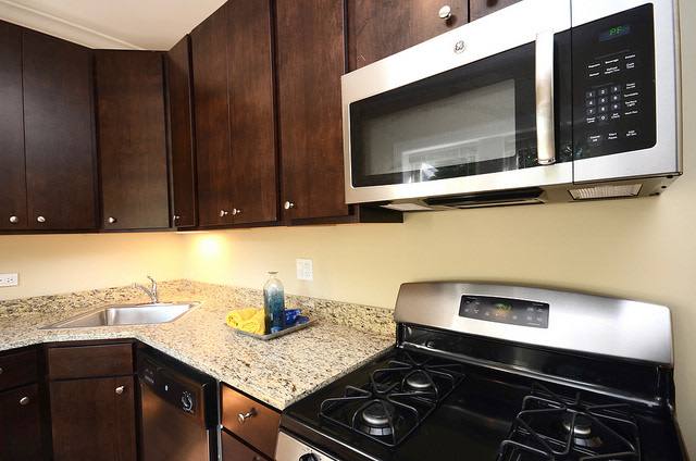 Apartment for rent at 6616 N Glenwood Ave, Chicago, IL 60626