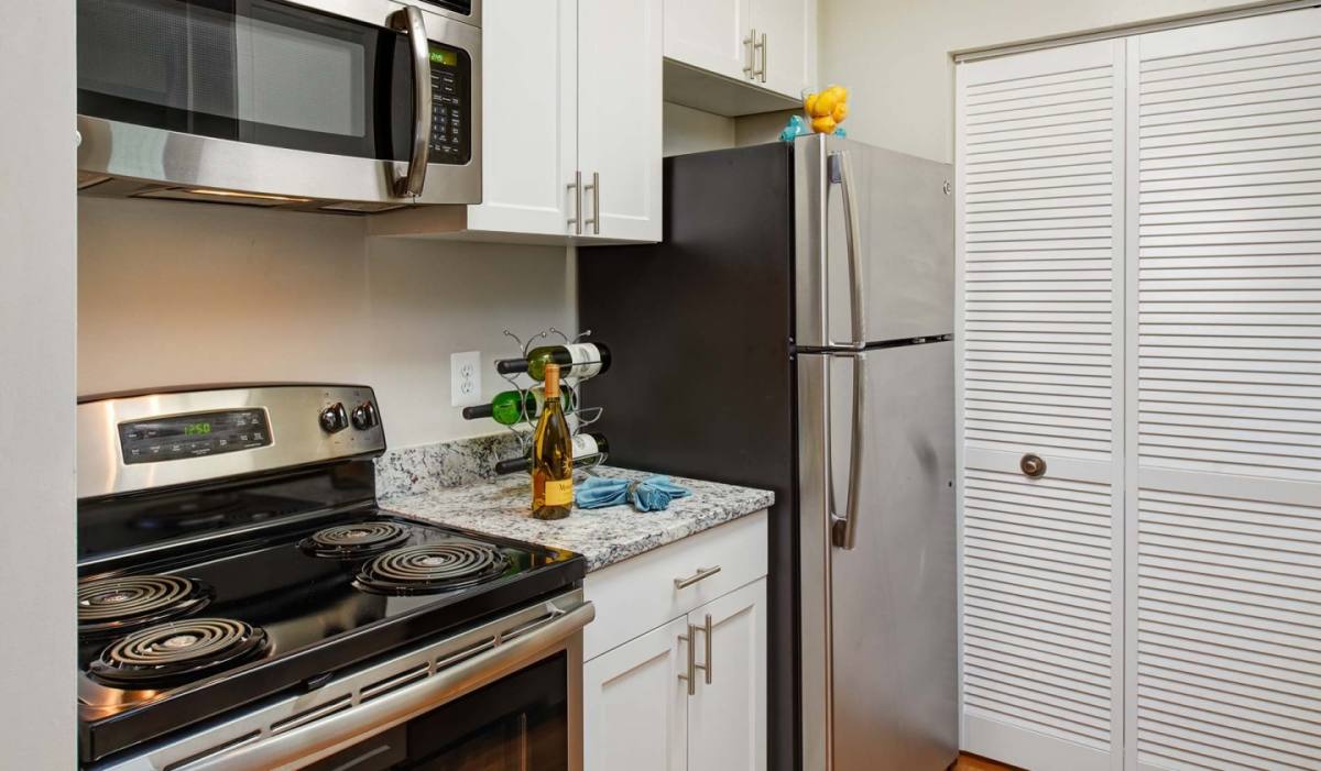 Apartment for rent at Hunt Club, 404 Christopher Ave, Gaithersburg, MD 20879