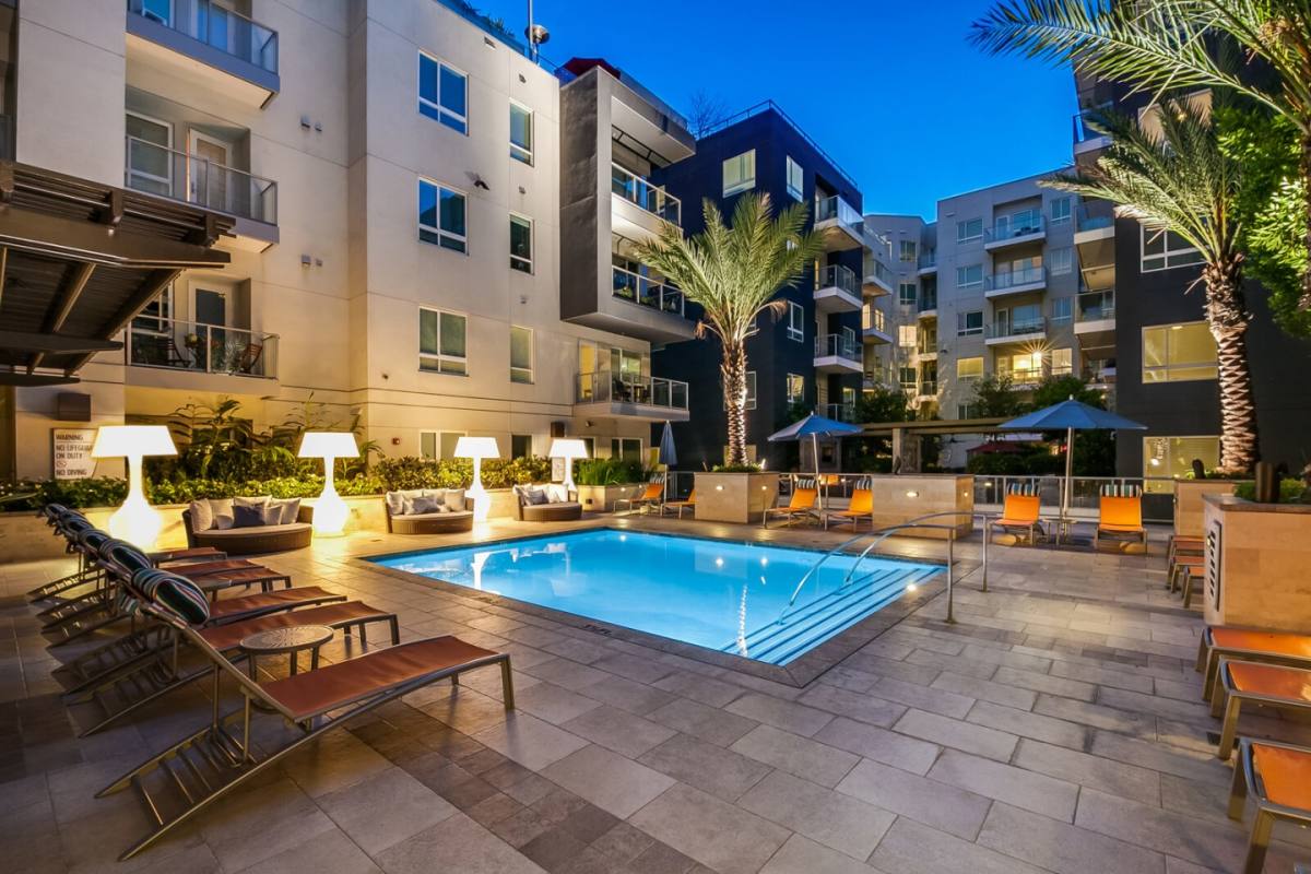 Apartment for rent at South Park By Windsor, 939 S Hill St, Los Angeles, CA 90015