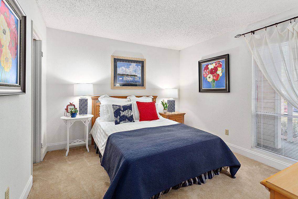 Apartment for rent at Dwell at Greenridge, 7910 Crossroads Dr, Charleston, SC 29406