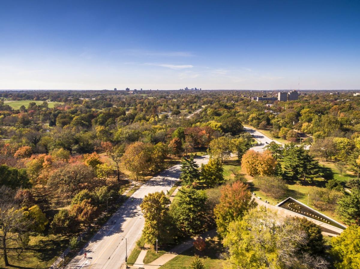 Apartment for rent at One Hundred Above the Park, 100 Kingshighway Blvd, Saint Louis, MO 63108