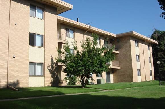 Apartment for rent at Villa Del Coronado, 8104 Zane Ave N, Minneapolis, MN 55443