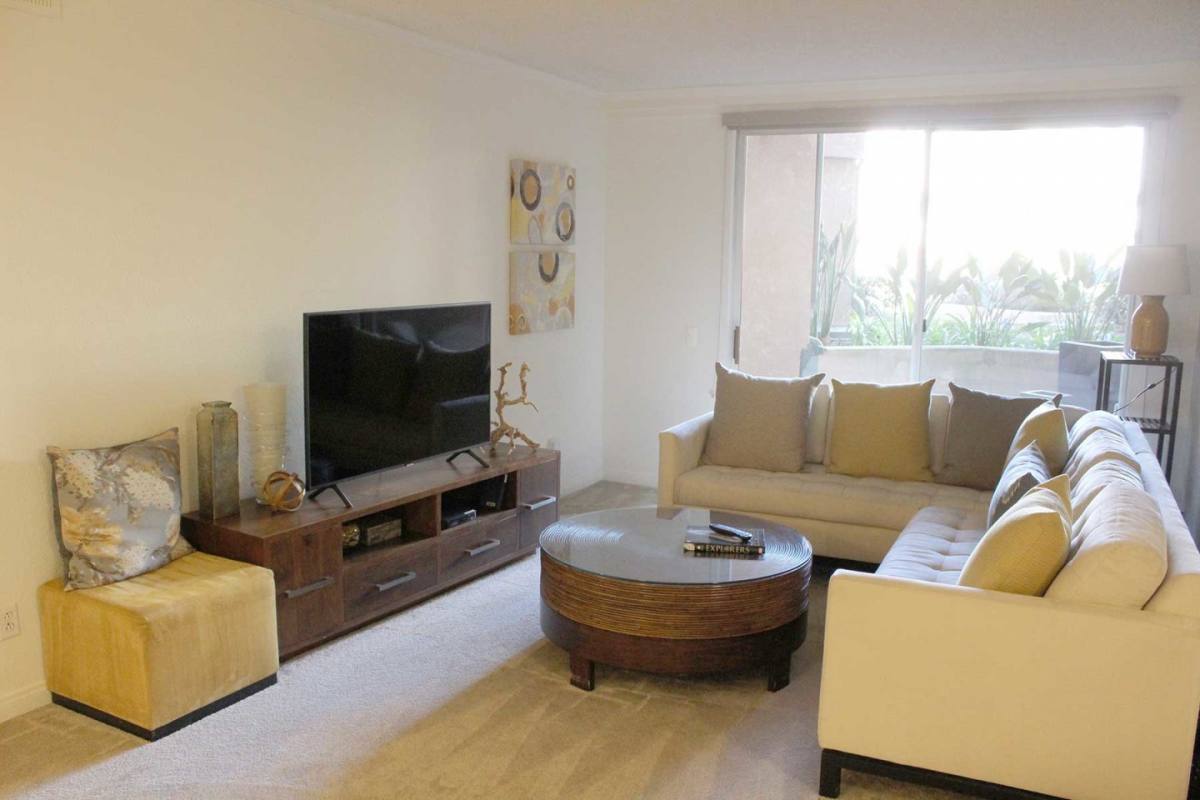 Apartment for rent at Costa Verde Village, 8720 Costa Verde Blvd, San Diego, CA 92192