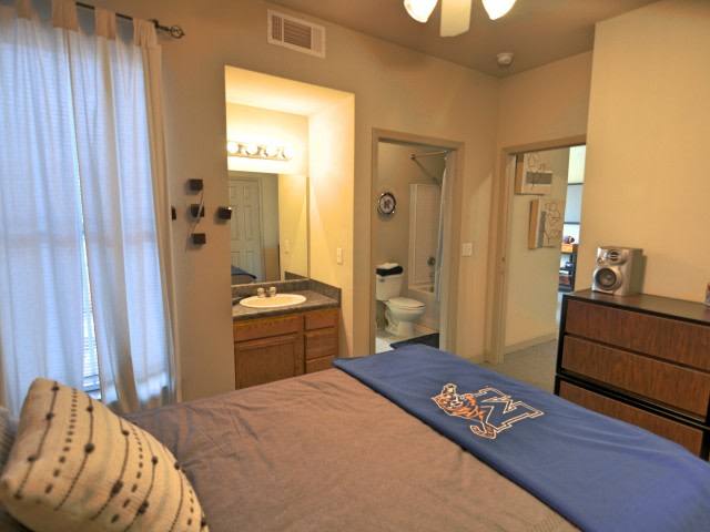 Apartment for rent at Stratum on Highland, 510 S Highland St, Memphis, TN 38111