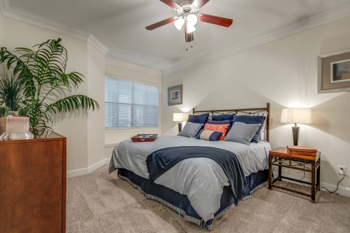 Apartment for rent at Post Oak at Woodway, 99 N Post Oak Lane, Houston, TX 77024