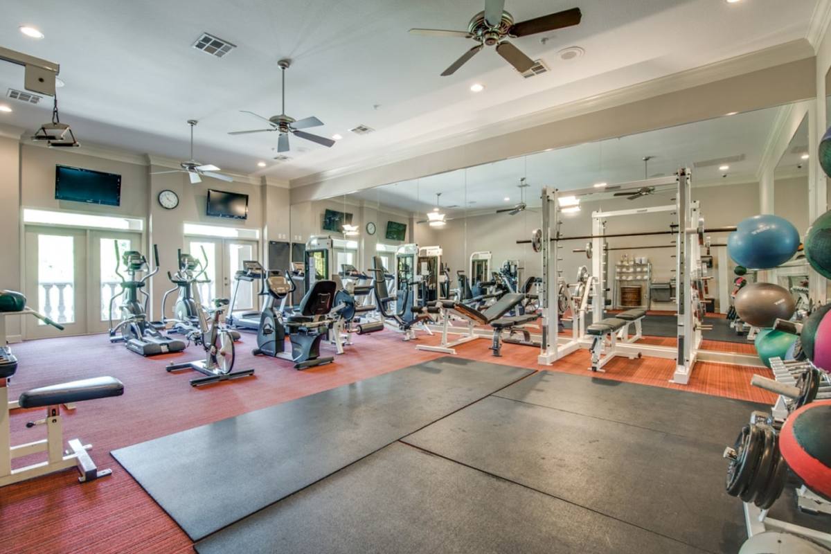 Apartment for rent at Post Oak at Woodway, 99 N Post Oak Lane, Houston, TX 77024