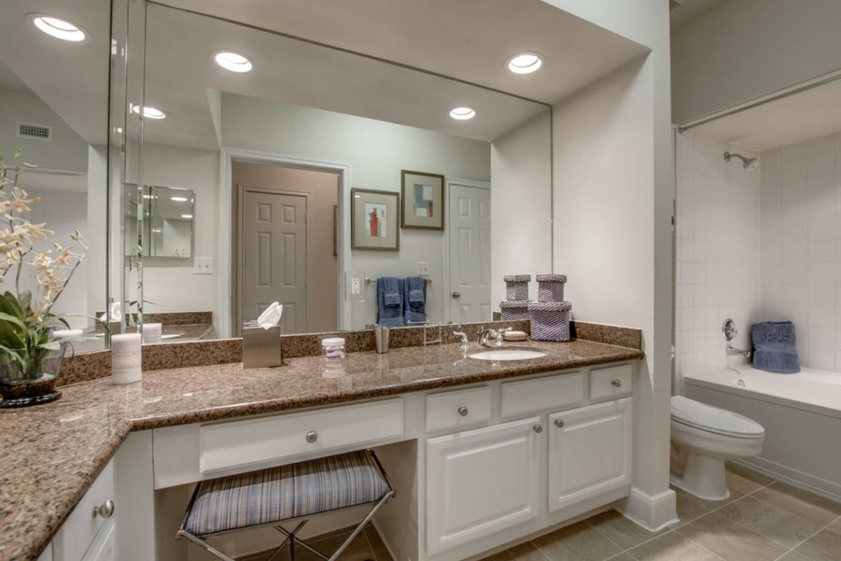 Apartment for rent at Post Oak at Woodway, 99 N Post Oak Lane, Houston, TX 77024