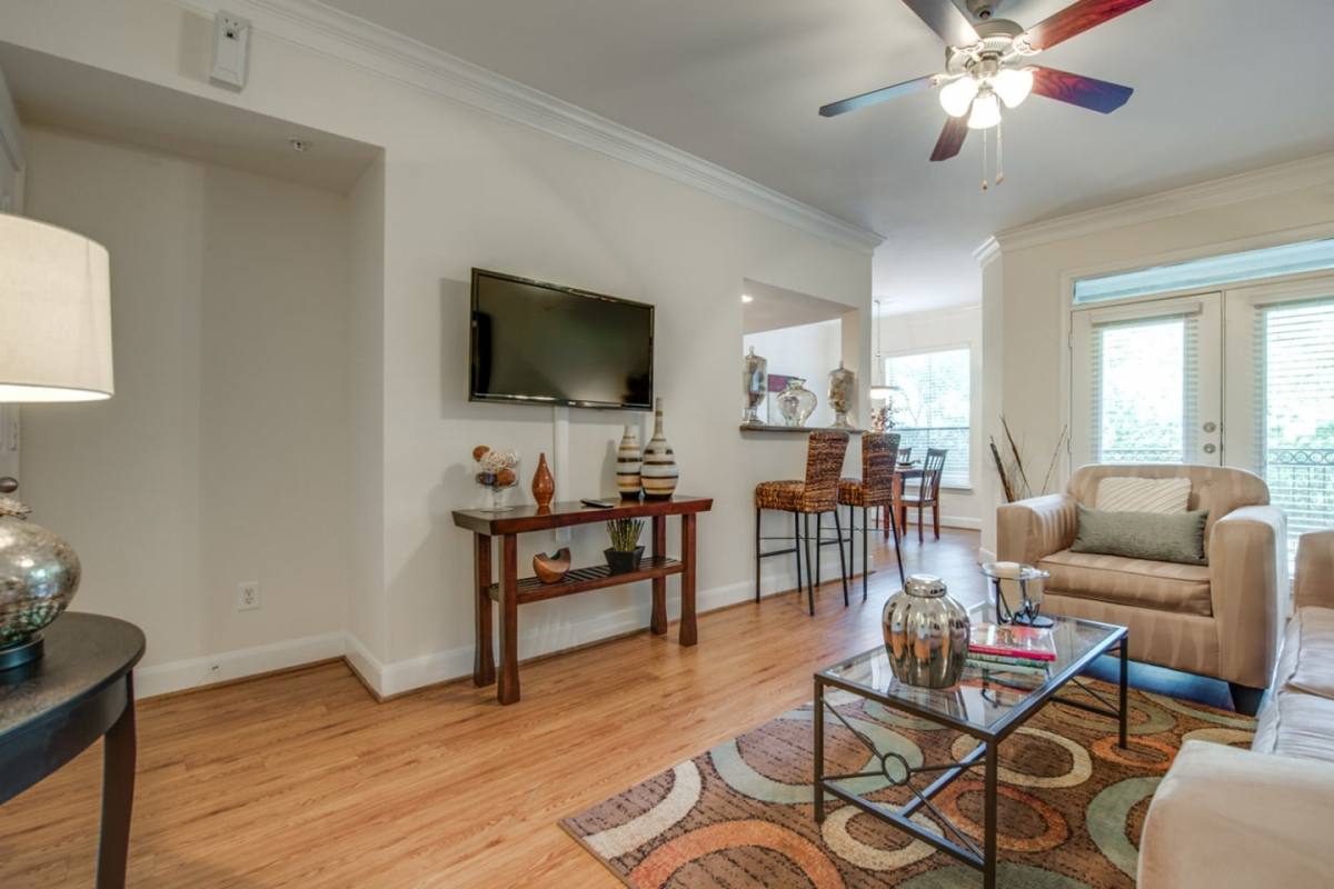 Apartment for rent at Post Oak at Woodway, 99 N Post Oak Lane, Houston, TX 77024