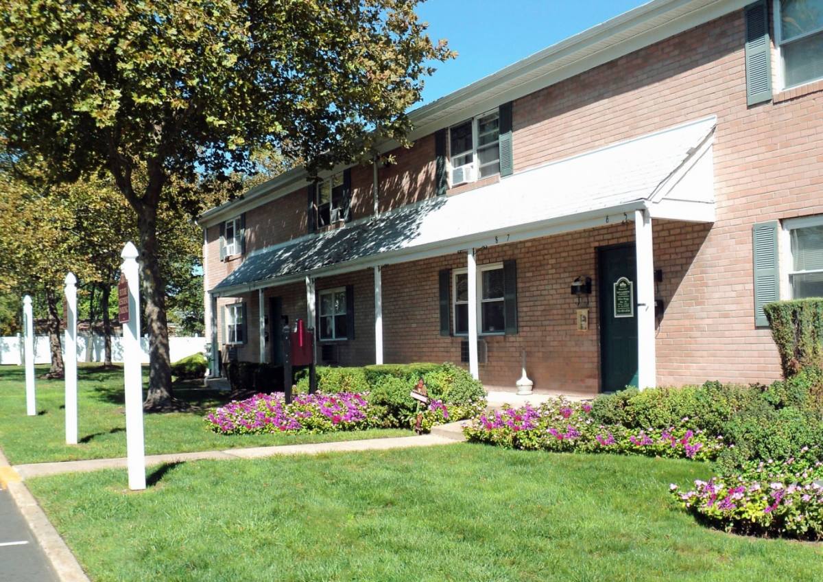 Apartment for rent at Ken Gardens, 400 Matawan Ave, Cliffwood, NJ 07721