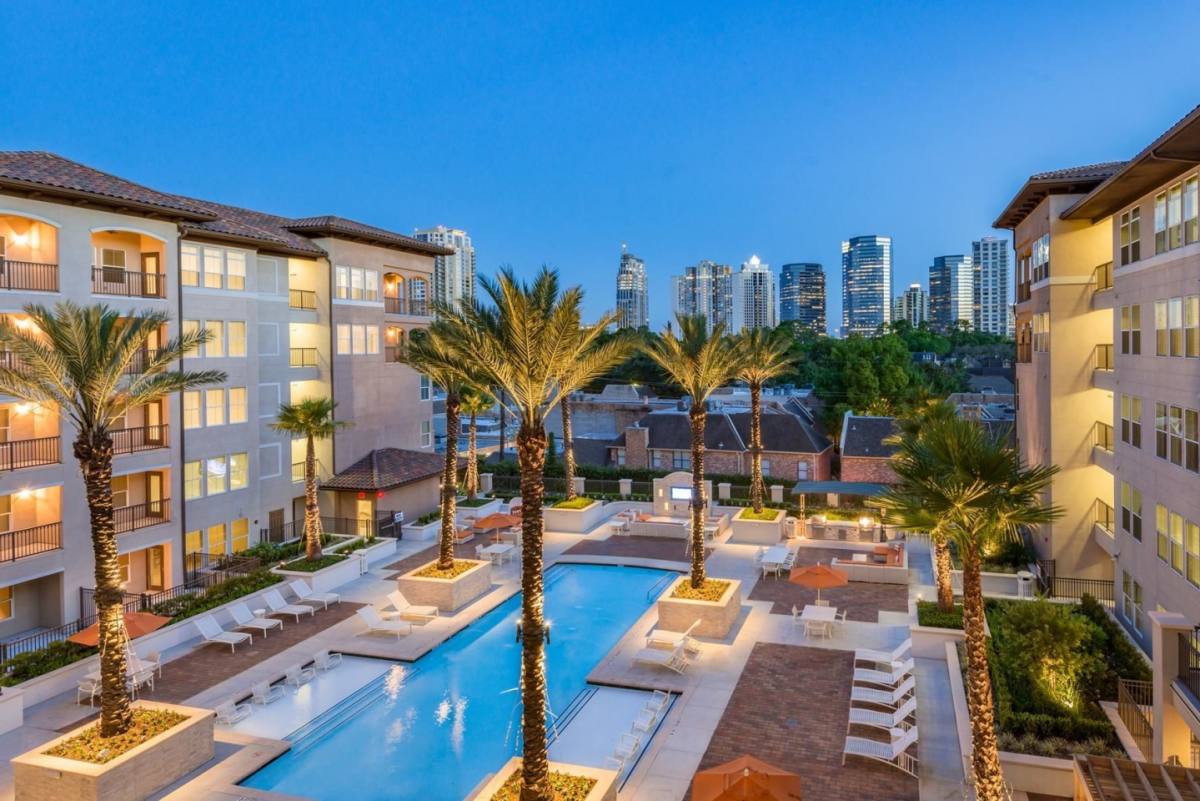 Apartment for rent at High Point Uptown, 807 S Post Oak Lane, Houston, TX 77056
