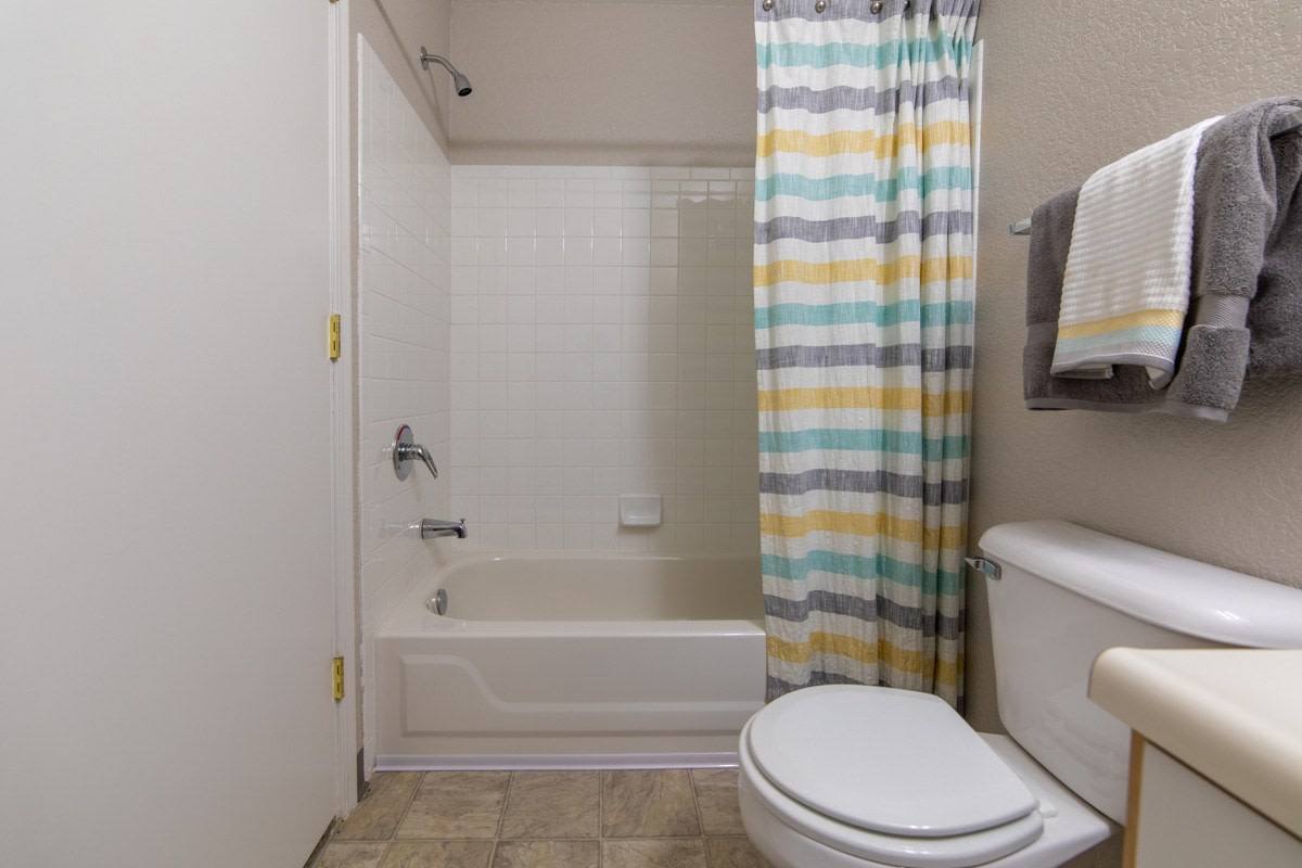 Apartment for rent at Applecreek, 1326 McIntosh Lane, Anderson, IN 46013
