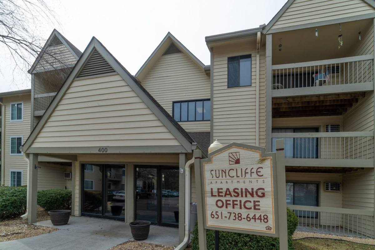 Apartment for rent at Sun Cliffe, 400 Luella St N, Saint Paul, MN 55119