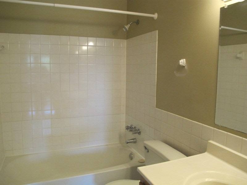 Apartment for rent at Parkview - 1224, 1224 Hazelwood St, Saint Paul, MN 55106
