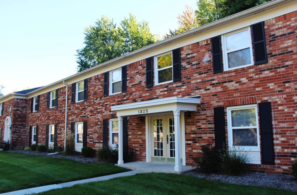 Apartment for rent at Hampton Court, 1329 W 75th Court, Indianapolis, IN 46260